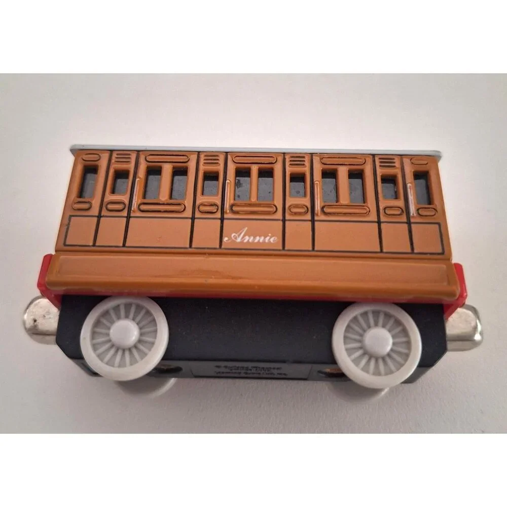 Annie Thomas & Friends Take N Play Railroad Diecast Coach Train Car Magnetic 3" - Picture 4 of 7